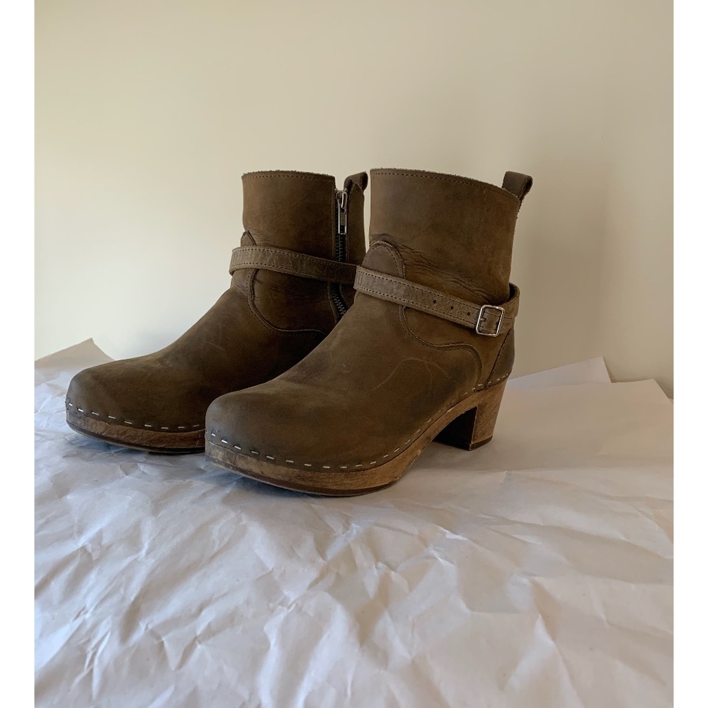 Sandgrend Nubuck Leather Clog Boots